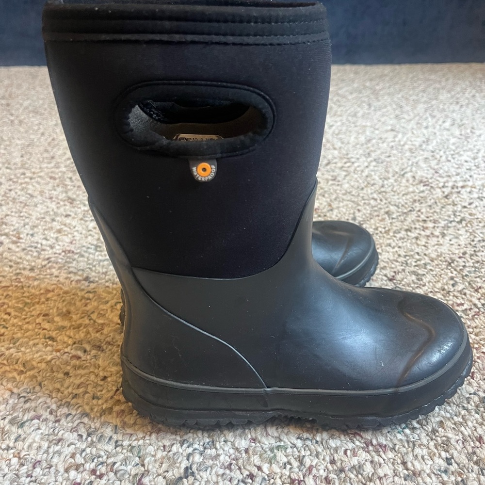 COPY - BOGS BOOTS youth size 2